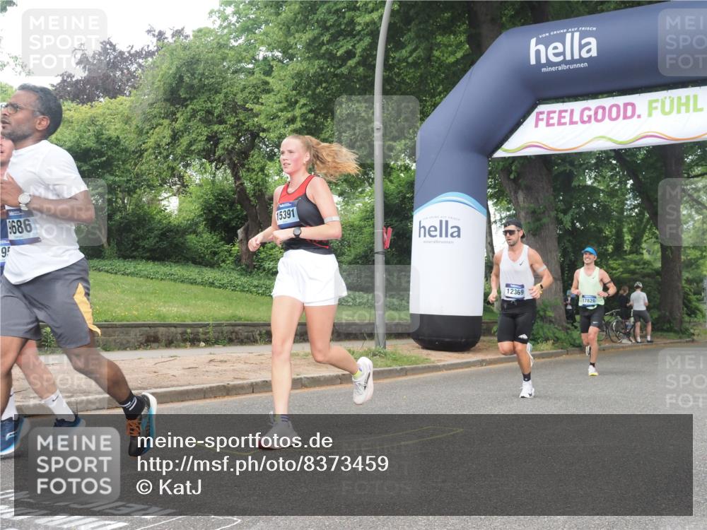 29.06.2025 - hella hamburg halbmarathon KatJ http://msf.ph/oto/8373459 29.06.2025 10:23:57 Zwischen KM18-KM19 1002, 1644, 8395 meine-sportfotos.de
