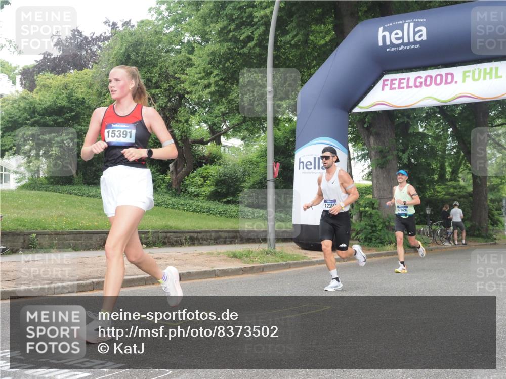 29.06.2025 - hella hamburg halbmarathon KatJ http://msf.ph/oto/8373502 29.06.2025 10:23:57 Zwischen KM18-KM19 1002, 1644, 8395 meine-sportfotos.de