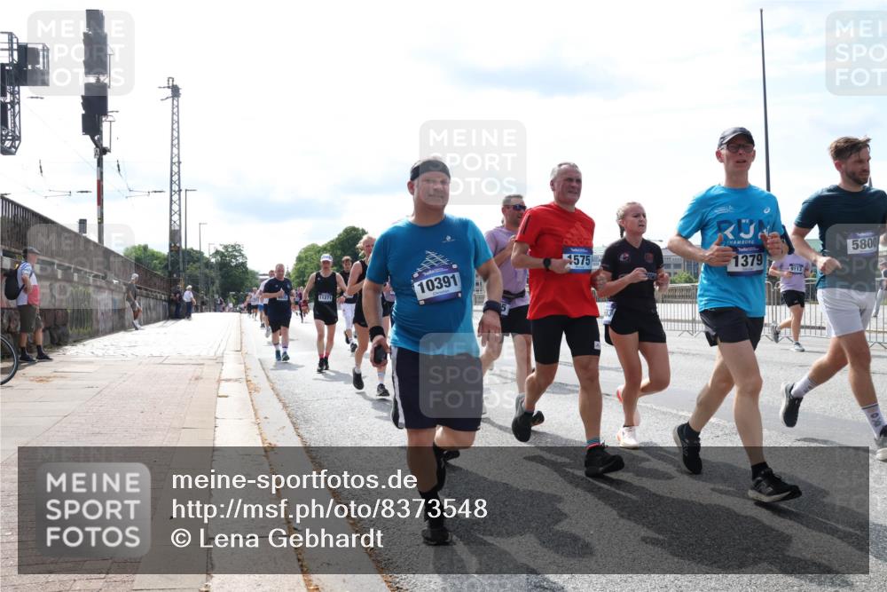 29.06.2025 - hella hamburg halbmarathon Lena Gebhardt http://msf.ph/oto/8373548 29.06.2025 10:15:03 Lombardsbrücke 11271, 10391, 1575, 1379, 9113, 5800, 1071, 1296, 1379, 1524, 1575, 1728, 1745, 2046, 2140, 2281, 2601, 2690, 2990, 3025, 3154, 3454, 3507, 3509, 3513, 3650, 3691, 3834, 3844, 4495, 4641, 5191, 5271, 5608, 5800, 5981, 5986, 6181, 6248, 6317, 6935, 7195, 7439, 7452, 7881, 8055, 8147, 8237, 8239, 8256, 8275, 8522, 8563, 8609, 8755, 8854, 9113, 9173, 9556, 9663, 9709, 9847, 9911, 9975, 9997, 10391, 10589, 10610, 10717, 10963, 11271, 11598 meine-sportfotos.de