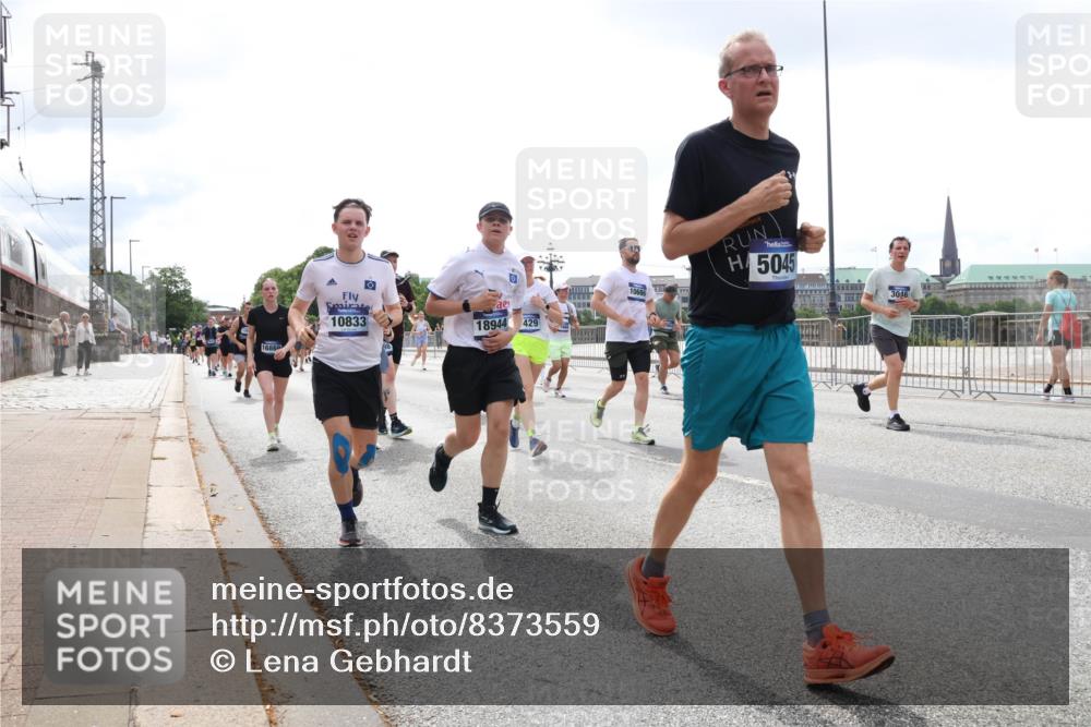 29.06.2025 - hella hamburg halbmarathon Lena Gebhardt http://msf.ph/oto/8373559 29.06.2025 10:39:52 Lombardsbrücke 16869, 10833, 18944, 429, 10666, 5045, 3046, 1058, 1076, 1291, 1586, 1691, 1899, 2254, 2313, 2578, 2866, 2888, 2976, 3046, 3353, 3882, 3883, 3884, 4173, 4298, 4471, 4609, 4752, 4855, 5045, 5229, 5654, 5701, 5877, 5901, 6097, 6321, 6427, 6428, 6548, 6698, 6719, 6726, 6739, 6748, 6750, 6890, 7045, 7053, 7125, 7199, 7429, 7455, 7456, 7684, 8107, 8612, 8995, 9569, 9698, 9747, 9777, 10441, 10512 meine-sportfotos.de