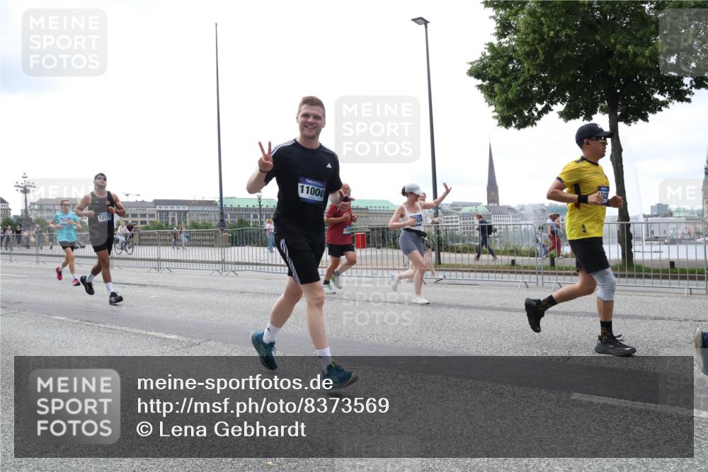29.06.2025 - hella hamburg halbmarathon Lena Gebhardt http://msf.ph/oto/8373569 29.06.2025 10:49:03 Lombardsbrücke 12173, 11000, 1142, 1167, 1525, 1584, 2067, 2160, 2395, 2437, 2438, 2541, 2713, 2716, 2792, 2927, 3070, 3086, 3215, 3232, 3253, 4403, 4525, 4527, 4809, 5010, 5118, 5463, 5479, 5480, 5551, 6015, 6437, 6566, 6979, 6989, 7062, 7203, 7931, 7936, 7947, 7948, 8549, 8719, 8760, 9245, 9341, 9359, 9552, 10033, 10038, 10081, 10130, 10204, 10366, 10479, 10524, 10654, 10656, 10782, 10785, 11000, 11031, 11192, 11364, 11365, 13845, 16498, 16499, 16701 meine-sportfotos.de