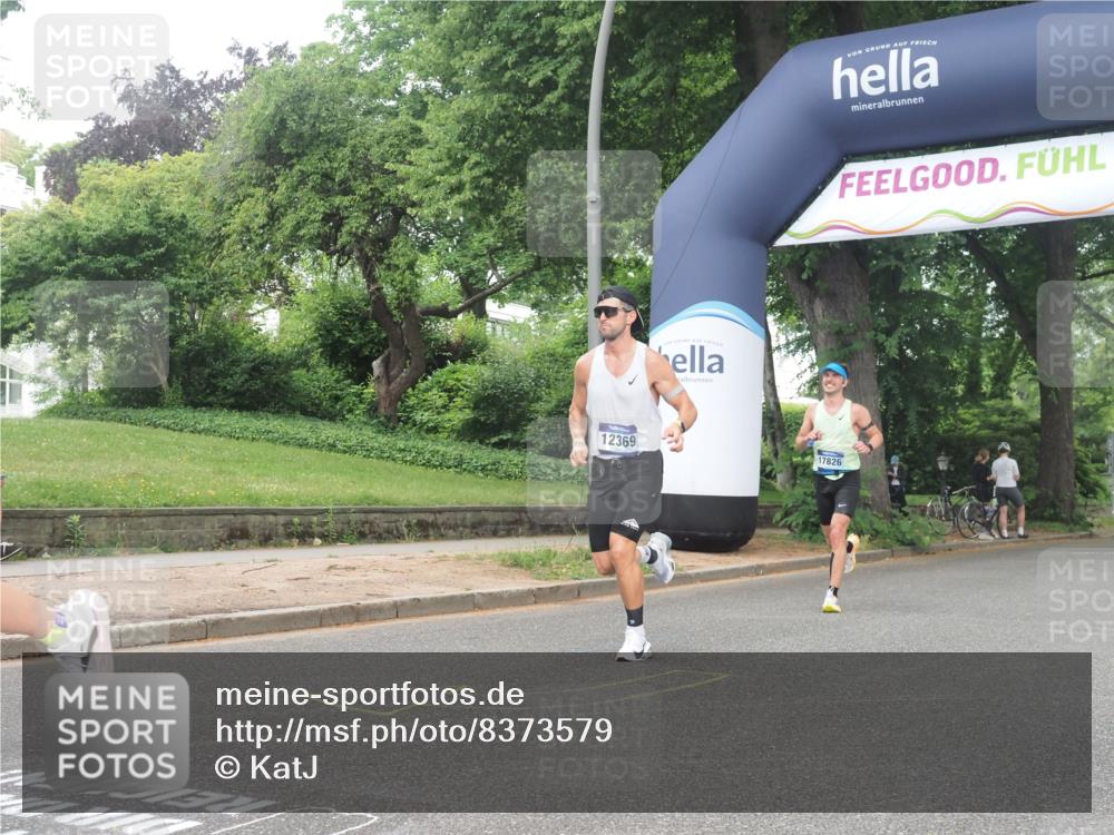 29.06.2025 - hella hamburg halbmarathon KatJ http://msf.ph/oto/8373579 29.06.2025 10:23:57 Zwischen KM18-KM19 1002, 1644, 8395 meine-sportfotos.de