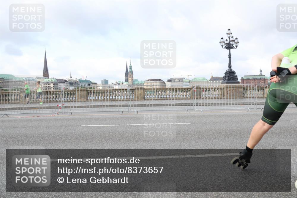 29.06.2025 - hella hamburg halbmarathon Lena Gebhardt http://msf.ph/oto/8373657 29.06.2025 08:50:46 Lombardsbrücke  meine-sportfotos.de