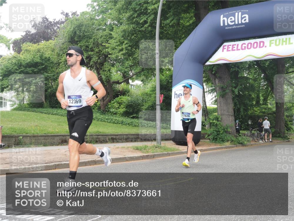 29.06.2025 - hella hamburg halbmarathon KatJ http://msf.ph/oto/8373661 29.06.2025 10:23:58 Zwischen KM18-KM19 1002, 1644, 8395 meine-sportfotos.de