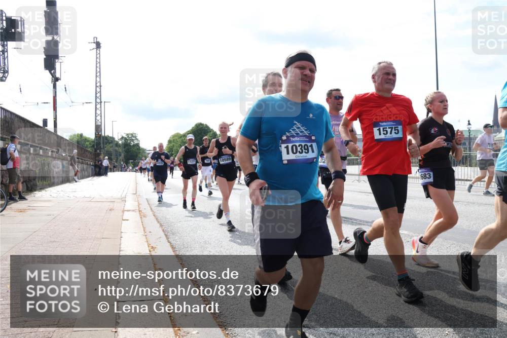 29.06.2025 - hella hamburg halbmarathon Lena Gebhardt http://msf.ph/oto/8373679 29.06.2025 10:15:04 Lombardsbrücke 11271, 7833, 10589, 10391, 1575, 683, 1071, 1296, 1379, 1524, 1575, 1728, 1745, 2046, 2140, 2281, 2601, 2690, 3025, 3154, 3454, 3507, 3509, 3513, 3650, 3691, 3844, 4495, 4641, 5191, 5271, 5608, 5800, 5981, 5986, 6181, 6248, 6317, 6935, 7195, 7439, 7452, 7881, 8055, 8237, 8239, 8256, 8275, 8522, 8563, 8609, 8755, 8854, 9113, 9173, 9556, 9663, 9709, 9847, 9911, 9975, 9997, 10391, 10589, 10610, 10717, 10963, 11271, 11598 meine-sportfotos.de