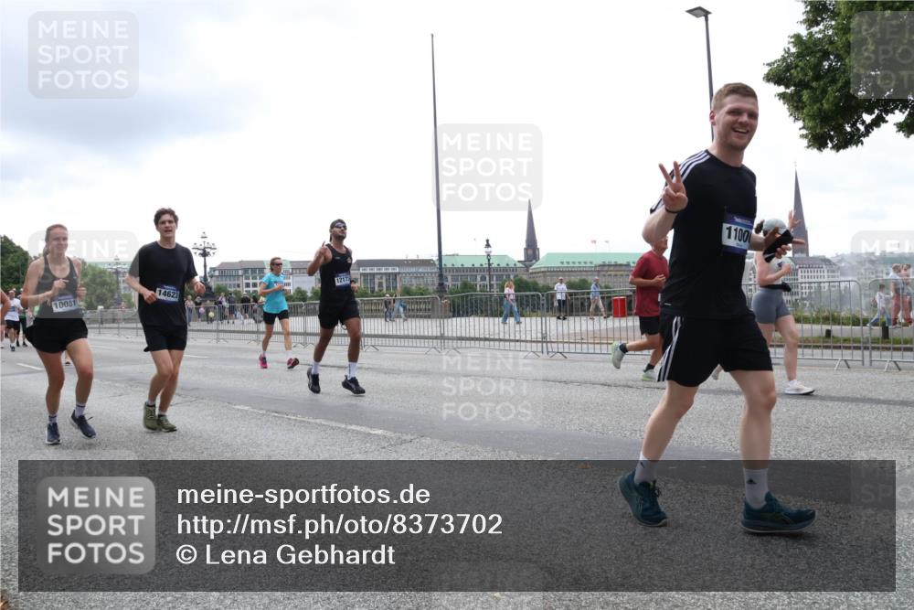 29.06.2025 - hella hamburg halbmarathon Lena Gebhardt http://msf.ph/oto/8373702 29.06.2025 10:49:03 Lombardsbrücke 10081, 14623, 12173, 1100, 1142, 1167, 1525, 1584, 2067, 2160, 2395, 2437, 2438, 2541, 2713, 2716, 2792, 2927, 3070, 3086, 3215, 3232, 3253, 4403, 4525, 4527, 4809, 5010, 5118, 5463, 5479, 5480, 5551, 6015, 6437, 6566, 6979, 6989, 7062, 7203, 7931, 7936, 7947, 7948, 8549, 8719, 8760, 9245, 9341, 9359, 9552, 10033, 10038, 10081, 10130, 10204, 10366, 10479, 10524, 10654, 10656, 10782, 10785, 11000, 11031, 11192, 11364, 11365, 13845, 16498, 16499, 16701 meine-sportfotos.de