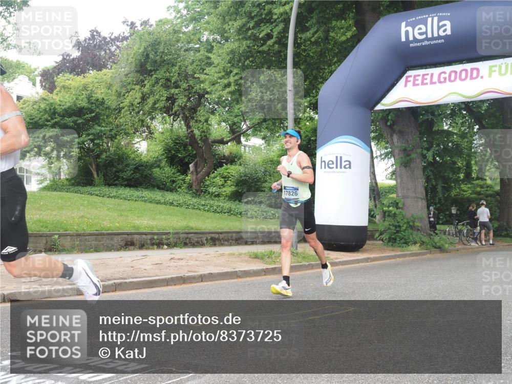 29.06.2025 - hella hamburg halbmarathon KatJ http://msf.ph/oto/8373725 29.06.2025 10:23:59 Zwischen KM18-KM19 1002, 1644, 8395 meine-sportfotos.de