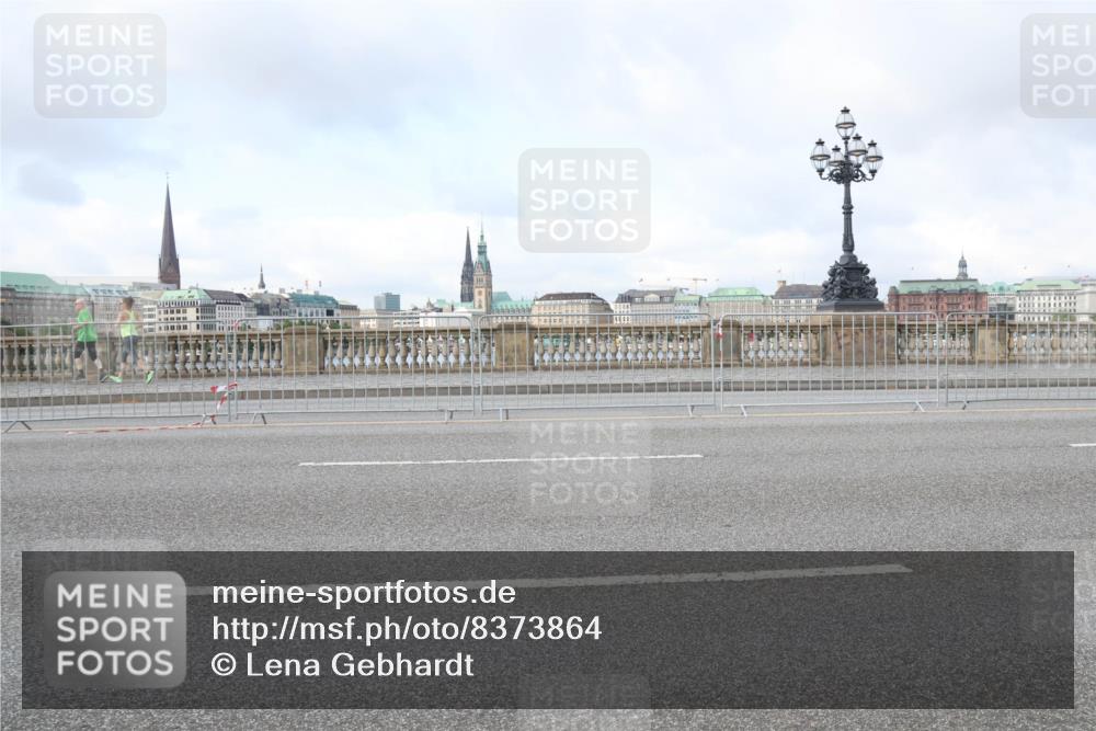 29.06.2025 - hella hamburg halbmarathon Lena Gebhardt http://msf.ph/oto/8373864 29.06.2025 08:50:47 Lombardsbrücke  meine-sportfotos.de