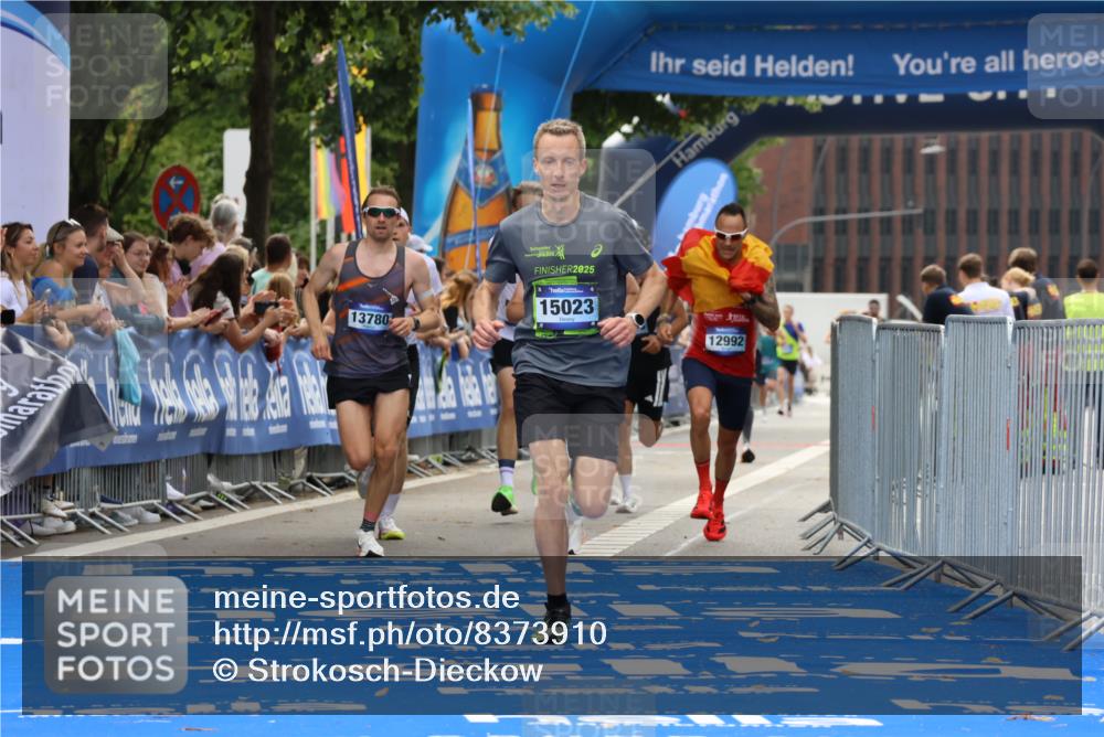 29.06.2025 - hella hamburg halbmarathon Strokosch-Dieckow http://msf.ph/oto/8373910 29.06.2025 10:26:53 Ziel 5344, 9079, 12641, 12992, 13780, 13956, 15023, 15671, 19050 meine-sportfotos.de