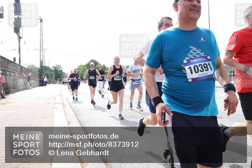 29.06.2025 - hella hamburg halbmarathon Lena Gebhardt http://msf.ph/oto/8373912 29.06.2025 10:15:04 Lombardsbrücke 11271, 1, 881, 10589, 11598, 10391, 1071, 1296, 1379, 1524, 1575, 1728, 1745, 2046, 2140, 2281, 2601, 2690, 3025, 3154, 3454, 3507, 3509, 3513, 3650, 3691, 3844, 4495, 4641, 5191, 5271, 5608, 5800, 5981, 5986, 6181, 6248, 6317, 6935, 7195, 7439, 7452, 7881, 8055, 8237, 8239, 8256, 8275, 8522, 8563, 8609, 8755, 8854, 9113, 9173, 9556, 9663, 9709, 9847, 9911, 9975, 9997, 10391, 10589, 10610, 10717, 10963, 11271, 11598 meine-sportfotos.de