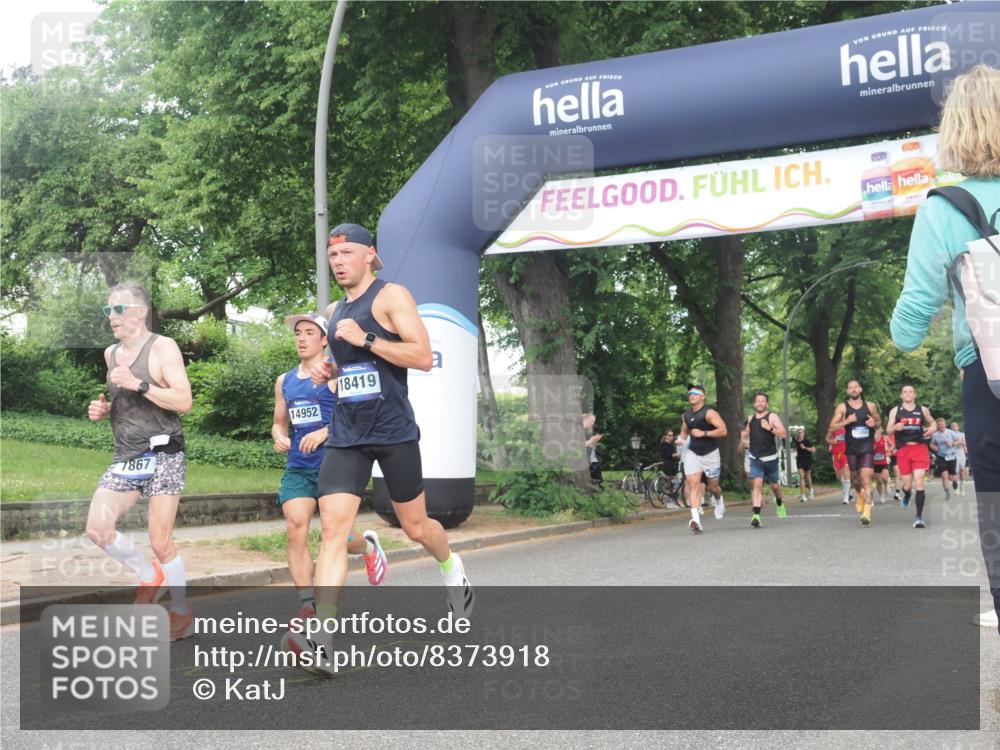29.06.2025 - hella hamburg halbmarathon KatJ http://msf.ph/oto/8373918 29.06.2025 10:24:06 Zwischen KM18-KM19 7867 meine-sportfotos.de