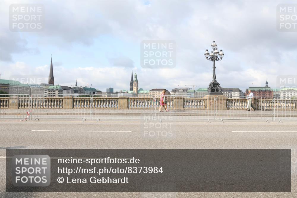 29.06.2025 - hella hamburg halbmarathon Lena Gebhardt http://msf.ph/oto/8373984 29.06.2025 08:51:13 Lombardsbrücke  meine-sportfotos.de