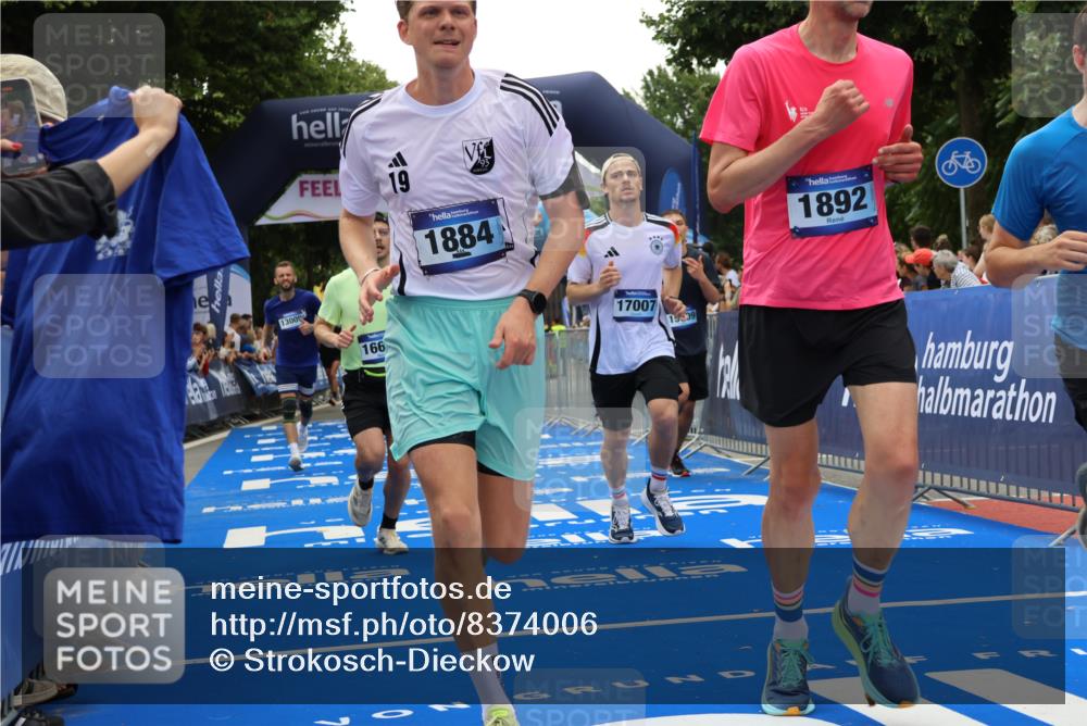 29.06.2025 - hella hamburg halbmarathon Strokosch-Dieckow http://msf.ph/oto/8374006 29.06.2025 10:48:48 Ziel 1094, 1884, 1892, 2442, 7067, 9482, 9661, 11519, 12421, 12533, 13009, 13976, 15309, 15384, 16653, 17007, 18873 meine-sportfotos.de