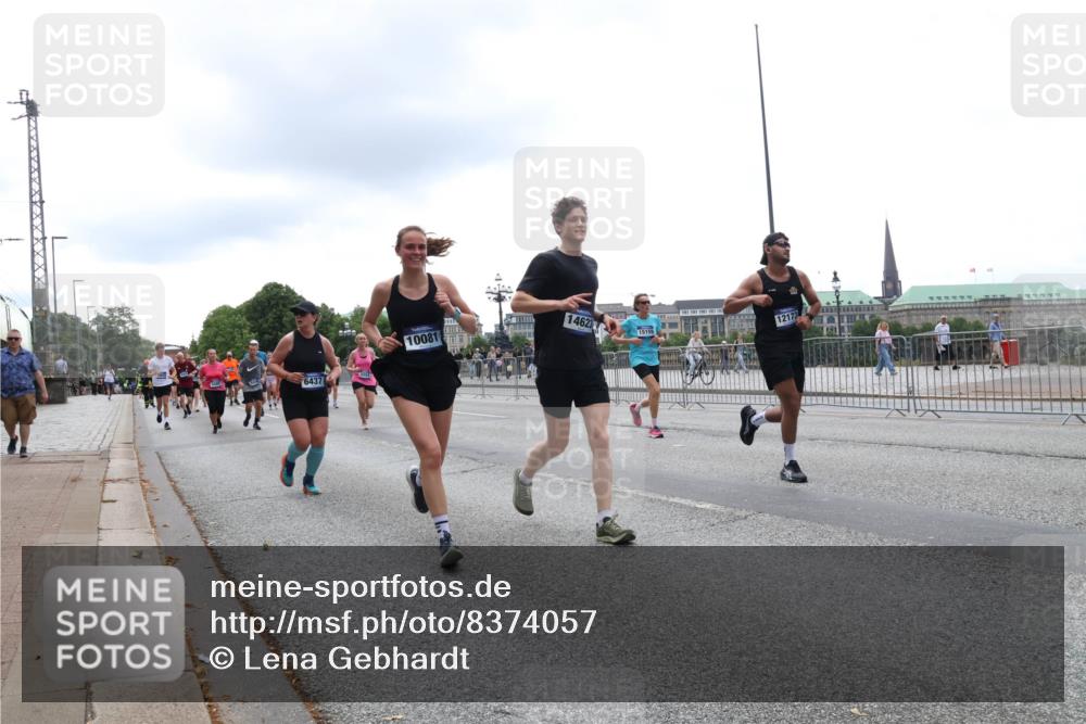 29.06.2025 - hella hamburg halbmarathon Lena Gebhardt http://msf.ph/oto/8374057 29.06.2025 10:49:04 Lombardsbrücke 6437, 10081, 14623, 15159, 12173, 1167, 1525, 1584, 2067, 2160, 2395, 2437, 2438, 2527, 2541, 2713, 2716, 2792, 2927, 3070, 3086, 3215, 3232, 3253, 4403, 4525, 4527, 4589, 4809, 5010, 5118, 5463, 5479, 5480, 5551, 6015, 6437, 6566, 6979, 6989, 7062, 7203, 7931, 7936, 7947, 7948, 8549, 8719, 8760, 9245, 9341, 9359, 9552, 10033, 10038, 10081, 10130, 10204, 10366, 10479, 10524, 10654, 10656, 10782, 10785, 11000, 11031, 11192, 11364, 11365, 13845, 16701 meine-sportfotos.de