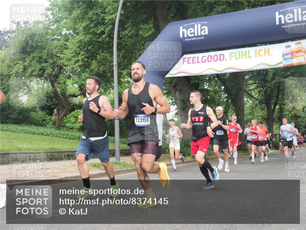 29.06.2025 - hella hamburg halbmarathon KatJ http://msf.ph/oto/8374145 29.06.2025 10:24:09 Zwischen KM18-KM19 1344, 7466, 7867 meine-sportfotos.de