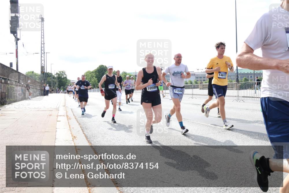 29.06.2025 - hella hamburg halbmarathon Lena Gebhardt http://msf.ph/oto/8374154 29.06.2025 10:15:05 Lombardsbrücke 11271, 1745, 10589, 14617, 11598, 21, 1071, 1296, 1379, 1524, 1575, 1728, 1745, 2046, 2140, 2281, 2601, 2690, 3025, 3454, 3507, 3509, 3513, 3650, 3691, 3844, 4495, 4641, 5191, 5271, 5608, 5800, 5981, 5986, 6181, 6248, 6317, 6935, 7195, 7439, 7452, 7810, 7881, 8055, 8237, 8239, 8256, 8275, 8522, 8563, 8609, 8755, 8854, 9113, 9173, 9556, 9663, 9709, 9847, 9911, 9975, 9997, 10391, 10589, 10610, 10717, 10963, 11271, 11598, 15150, 15740 meine-sportfotos.de