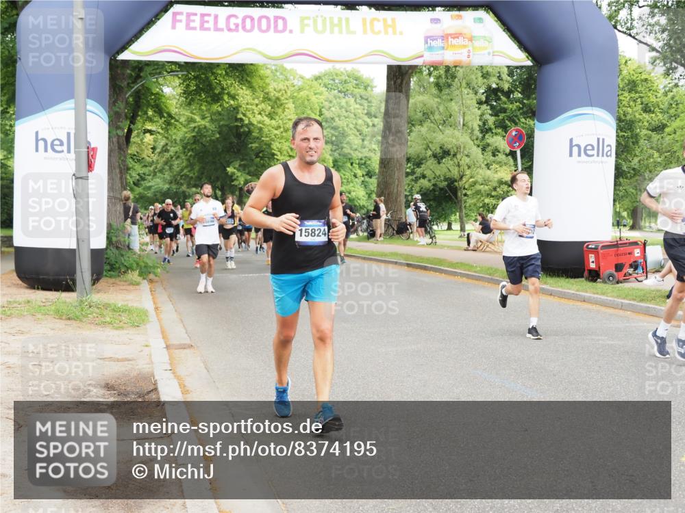 29.06.2025 - hella hamburg halbmarathon MichiJ http://msf.ph/oto/8374195 29.06.2025 10:45:08 Zwischen KM18-KM19 2606, 9835, 10212, 10896, 12735, 13694, 15824, 17455, 18492, 18682 meine-sportfotos.de