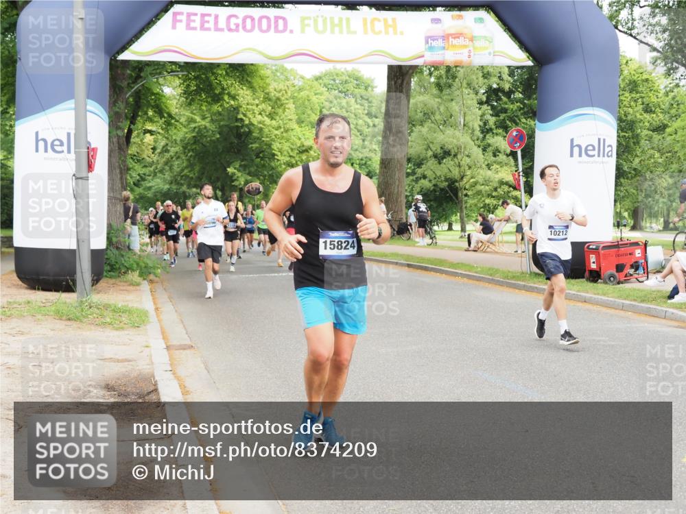 29.06.2025 - hella hamburg halbmarathon MichiJ http://msf.ph/oto/8374209 29.06.2025 10:45:08 Zwischen KM18-KM19 2606, 9835, 10212, 10896, 12735, 13694, 15824, 17455, 18492, 18682 meine-sportfotos.de