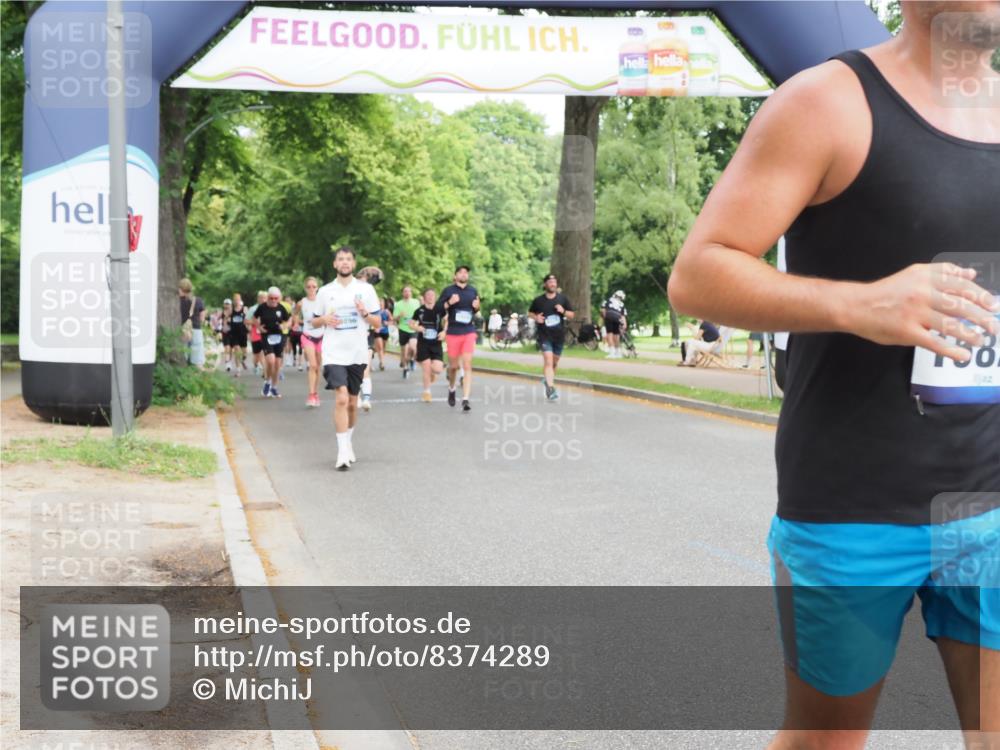 29.06.2025 - hella hamburg halbmarathon MichiJ http://msf.ph/oto/8374289 29.06.2025 10:45:09 Zwischen KM18-KM19 2606, 9835, 10212, 10896, 12735, 13694, 15824, 17455, 18492, 18682 meine-sportfotos.de
