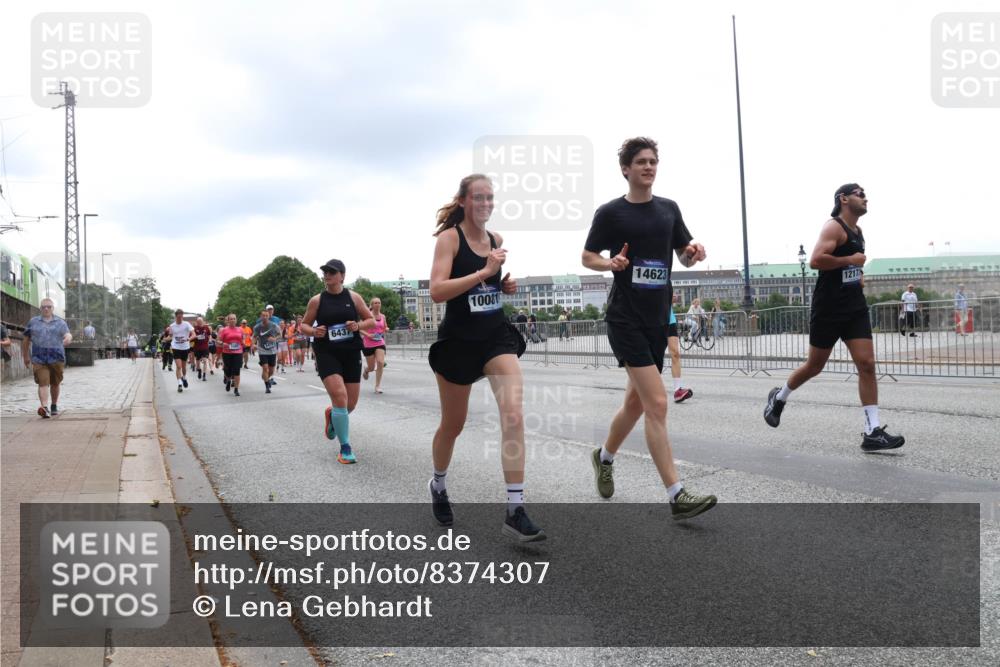29.06.2025 - hella hamburg halbmarathon Lena Gebhardt http://msf.ph/oto/8374307 29.06.2025 10:49:04 Lombardsbrücke 6437, 10081, 14623, 1217, 1167, 1525, 1584, 2067, 2160, 2395, 2437, 2438, 2527, 2541, 2713, 2716, 2792, 2927, 3070, 3086, 3215, 3232, 3253, 4403, 4525, 4527, 4589, 4809, 5010, 5118, 5463, 5479, 5480, 5551, 6015, 6437, 6566, 6979, 6989, 7062, 7203, 7931, 7936, 7947, 7948, 8549, 8719, 8760, 9245, 9341, 9359, 9552, 10033, 10038, 10081, 10130, 10204, 10366, 10479, 10524, 10654, 10656, 10782, 10785, 11000, 11031, 11192, 11364, 11365, 13845, 16701 meine-sportfotos.de