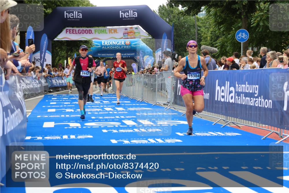 29.06.2025 - hella hamburg halbmarathon Strokosch-Dieckow http://msf.ph/oto/8374420 29.06.2025 10:48:42 Ziel 1094, 1884, 1892, 2442, 4553, 5421, 9482, 9538, 10859, 11519, 12533, 14511, 15309, 15384, 16653, 17007, 17127 meine-sportfotos.de