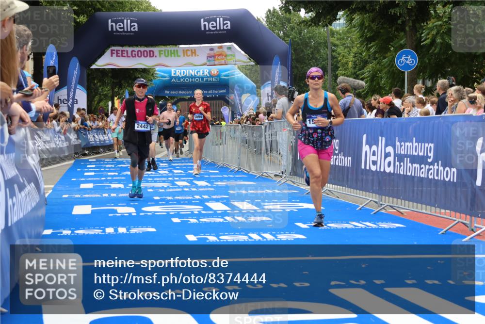 29.06.2025 - hella hamburg halbmarathon Strokosch-Dieckow http://msf.ph/oto/8374444 29.06.2025 10:48:42 Ziel 1094, 1884, 1892, 2442, 4553, 5421, 9482, 9538, 10859, 11519, 12533, 14511, 15309, 15384, 16653, 17007, 17127 meine-sportfotos.de