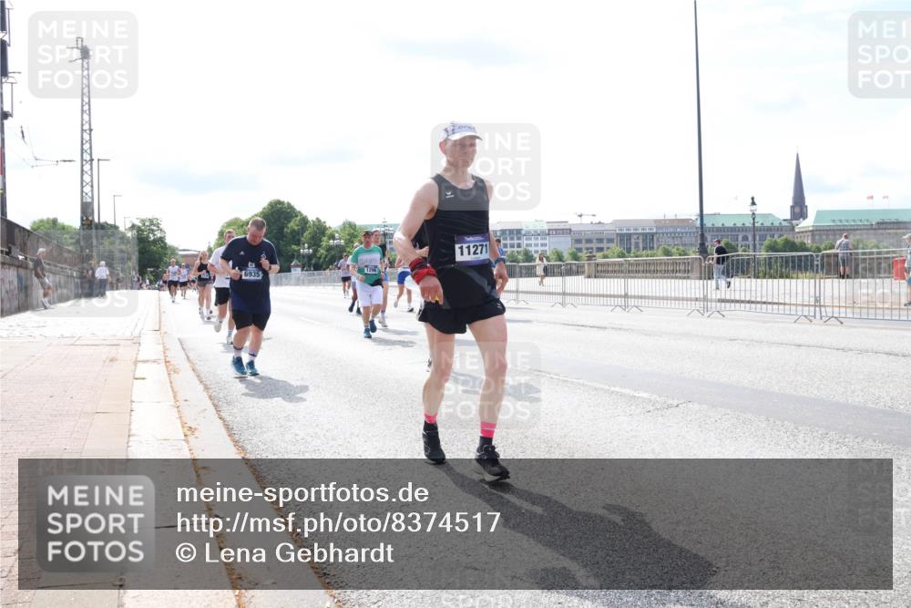 29.06.2025 - hella hamburg halbmarathon Lena Gebhardt http://msf.ph/oto/8374517 29.06.2025 10:15:06 Lombardsbrücke 6935, 1296, 11271, 1071, 1296, 1379, 1524, 1575, 1728, 1745, 2046, 2140, 2281, 2601, 2690, 3025, 3454, 3507, 3509, 3513, 3650, 3691, 3844, 4495, 4641, 5191, 5271, 5608, 5800, 5981, 5986, 6181, 6248, 6317, 6935, 7195, 7439, 7452, 7809, 7810, 7881, 8055, 8237, 8239, 8256, 8275, 8522, 8563, 8609, 8755, 8854, 9113, 9173, 9556, 9663, 9709, 9847, 9911, 9975, 9997, 10391, 10589, 10717, 10963, 11271, 11598, 13453, 13500, 15150, 15740 meine-sportfotos.de