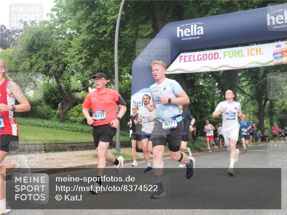 29.06.2025 - hella hamburg halbmarathon KatJ http://msf.ph/oto/8374522 29.06.2025 10:24:12 Zwischen KM18-KM19 1344, 4050, 4740, 7466 meine-sportfotos.de