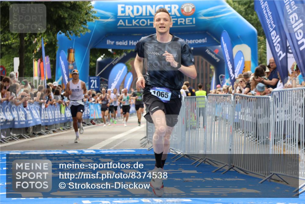 29.06.2025 - hella hamburg halbmarathon Strokosch-Dieckow http://msf.ph/oto/8374538 29.06.2025 10:26:44 Ziel 1065, 5344, 10848, 19076 meine-sportfotos.de