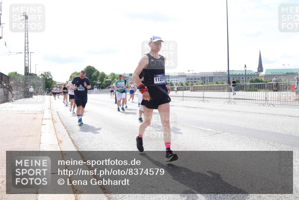29.06.2025 - hella hamburg halbmarathon Lena Gebhardt http://msf.ph/oto/8374579 29.06.2025 10:15:06 Lombardsbrücke 11271, 6935, 1071, 1296, 1379, 1524, 1575, 1728, 1745, 2046, 2140, 2281, 2601, 2690, 3025, 3454, 3507, 3509, 3513, 3650, 3691, 3844, 4495, 4641, 5191, 5271, 5608, 5800, 5981, 5986, 6181, 6248, 6317, 6935, 7195, 7439, 7452, 7809, 7810, 7881, 8055, 8237, 8239, 8256, 8275, 8522, 8563, 8609, 8755, 8854, 9113, 9173, 9556, 9663, 9709, 9847, 9911, 9975, 9997, 10391, 10589, 10717, 10963, 11271, 11598, 13453, 13500, 15150, 15740 meine-sportfotos.de