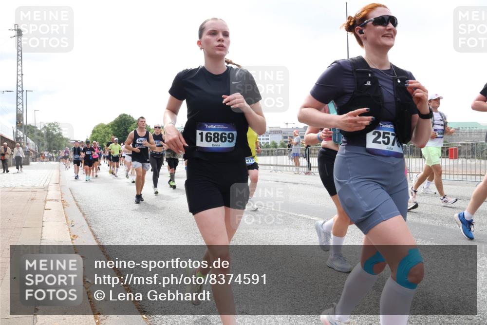 29.06.2025 - hella hamburg halbmarathon Lena Gebhardt http://msf.ph/oto/8374591 29.06.2025 10:39:56 Lombardsbrücke 1262, 612, 16869, 313, 257, 1664, 1058, 1076, 1291, 1586, 1691, 1899, 2019, 2254, 2313, 2578, 2866, 2888, 2976, 3046, 3515, 3607, 3808, 3882, 3883, 3884, 4173, 4298, 4471, 4609, 4752, 5045, 5229, 5263, 5654, 5701, 5877, 5901, 6097, 6321, 6427, 6428, 6548, 6698, 6719, 6726, 6739, 6750, 6890, 6920, 7045, 7053, 7125, 7199, 7429, 7455, 7456, 8107, 8612, 8995, 9569, 9698, 9747, 9777, 10441 meine-sportfotos.de
