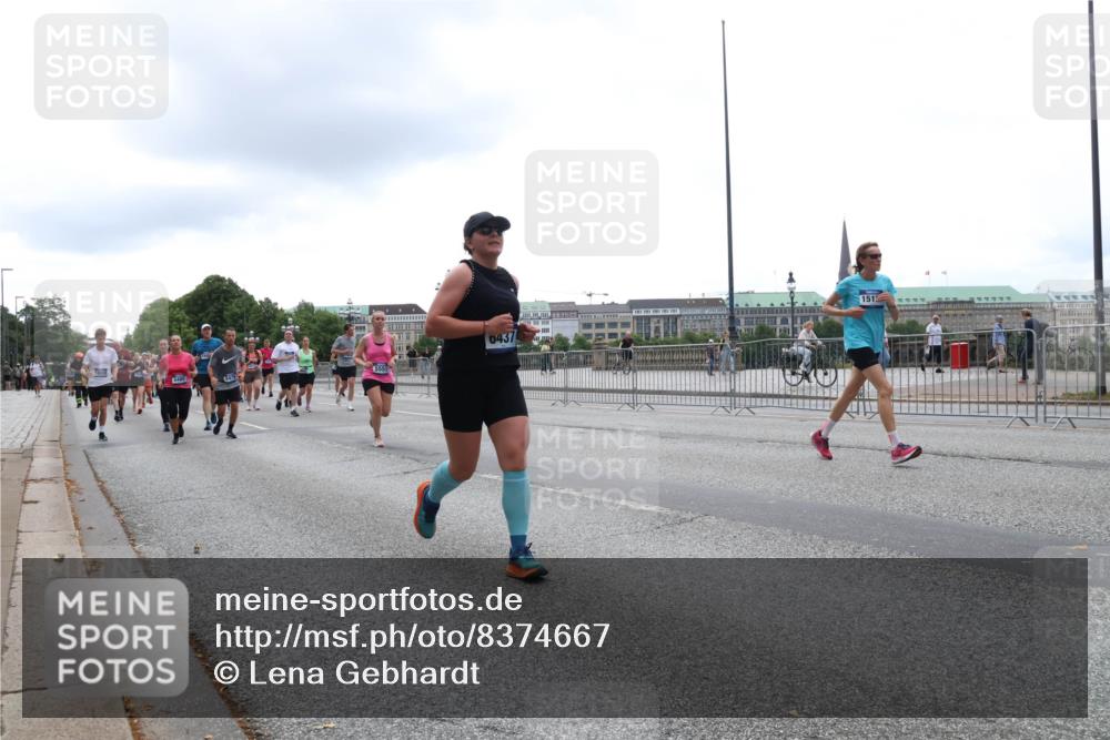 29.06.2025 - hella hamburg halbmarathon Lena Gebhardt http://msf.ph/oto/8374667 29.06.2025 10:49:05 Lombardsbrücke 5480, 5551, 0437, 151, 1167, 1525, 1584, 2067, 2160, 2395, 2437, 2438, 2527, 2541, 2713, 2716, 2792, 2927, 3070, 3086, 3215, 3232, 3253, 4403, 4525, 4527, 4589, 4809, 5010, 5118, 5463, 5479, 5480, 5551, 6015, 6437, 6566, 6979, 6989, 7062, 7203, 7931, 7936, 7947, 7948, 8549, 8719, 9245, 9341, 9359, 9552, 10033, 10038, 10081, 10130, 10204, 10366, 10479, 10524, 10654, 10656, 10782, 10785, 11000, 11031, 11192, 11364, 11365, 13845, 16701 meine-sportfotos.de