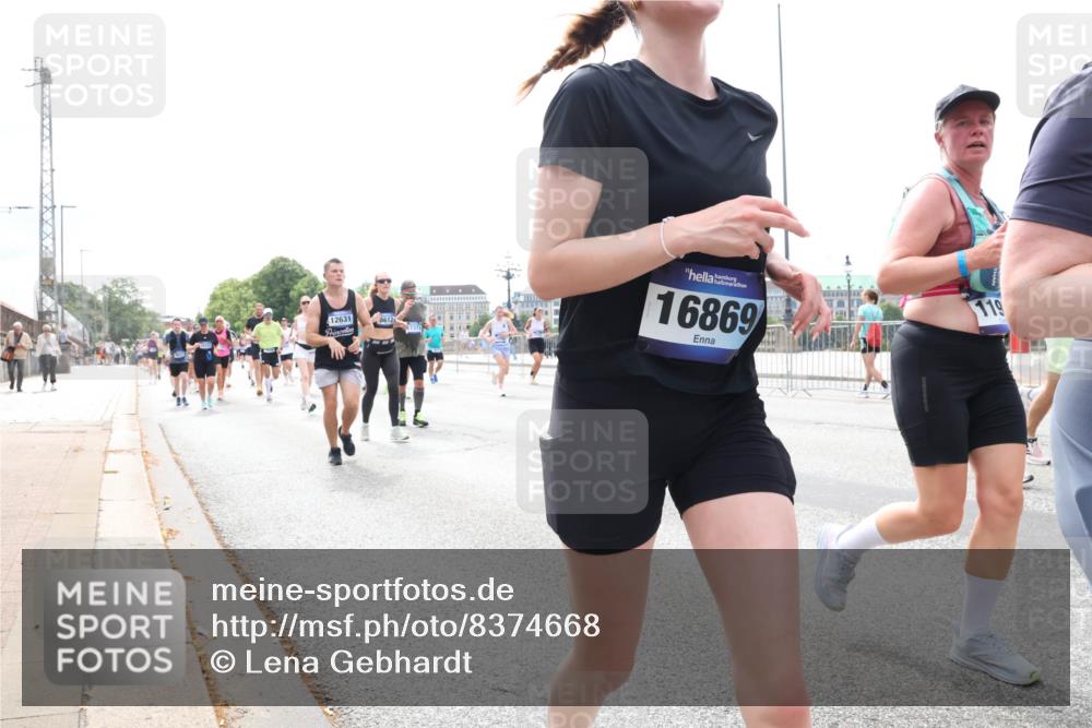 29.06.2025 - hella hamburg halbmarathon Lena Gebhardt http://msf.ph/oto/8374668 29.06.2025 10:39:56 Lombardsbrücke 12631, 86127, 16869, 119, 1058, 1076, 1291, 1586, 1691, 1899, 2019, 2254, 2313, 2578, 2866, 2888, 2976, 3046, 3515, 3607, 3808, 3882, 3883, 3884, 4173, 4298, 4471, 4609, 4752, 5045, 5229, 5263, 5654, 5701, 5877, 5901, 6097, 6321, 6427, 6428, 6548, 6698, 6719, 6726, 6739, 6750, 6890, 6920, 7045, 7053, 7125, 7199, 7429, 7455, 7456, 8107, 8612, 8995, 9569, 9698, 9747, 9777, 10441 meine-sportfotos.de
