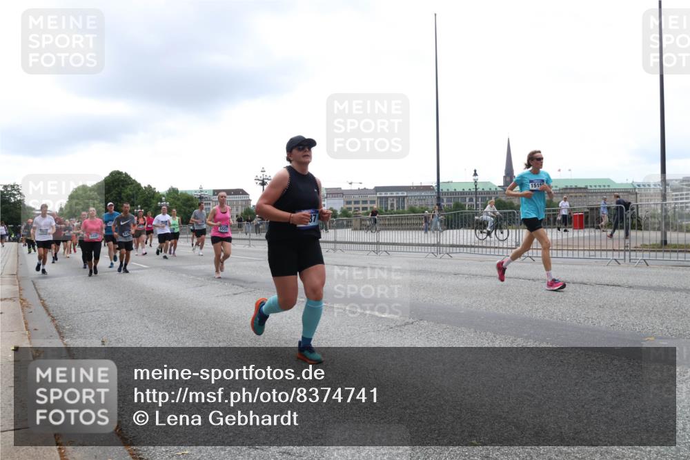 29.06.2025 - hella hamburg halbmarathon Lena Gebhardt http://msf.ph/oto/8374741 29.06.2025 10:49:05 Lombardsbrücke 1167, 1525, 1584, 2067, 2160, 2395, 2437, 2438, 2527, 2541, 2713, 2716, 2792, 2927, 3070, 3086, 3215, 3232, 3253, 4403, 4525, 4527, 4589, 4809, 5010, 5118, 5463, 5479, 5480, 5551, 6015, 6437, 6566, 6979, 6989, 7062, 7203, 7931, 7936, 7947, 7948, 8549, 8719, 9245, 9341, 9359, 9552, 10033, 10038, 10081, 10130, 10204, 10366, 10479, 10524, 10654, 10656, 10782, 10785, 11000, 11031, 11192, 11364, 11365, 13845, 16701 meine-sportfotos.de
