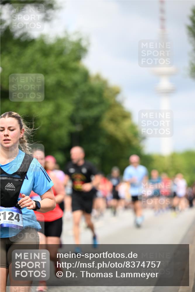 29.06.2025 - hella hamburg halbmarathon Dr. Thomas Lammeyer http://msf.ph/oto/8374757 29.06.2025 10:42:21 Kennedybrücke 1394, 1578, 1791, 1901, 1985, 2124, 3010, 3246, 3286, 3633, 3635, 3636, 3716, 3880, 4414, 4921, 5139, 5713, 5790, 5875, 6697, 6930, 7148, 7244, 7629, 8539, 8615, 8696, 9391, 9524, 10025, 10146, 11087, 11152, 11164 meine-sportfotos.de