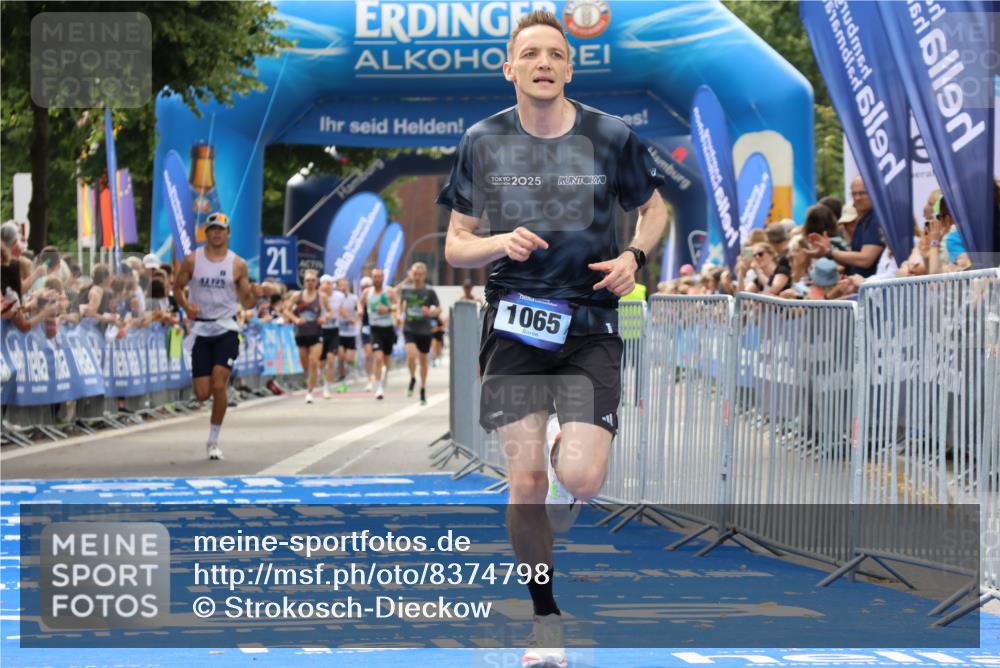 29.06.2025 - hella hamburg halbmarathon Strokosch-Dieckow http://msf.ph/oto/8374798 29.06.2025 10:26:45 Ziel 1065, 5344, 10848, 19076 meine-sportfotos.de