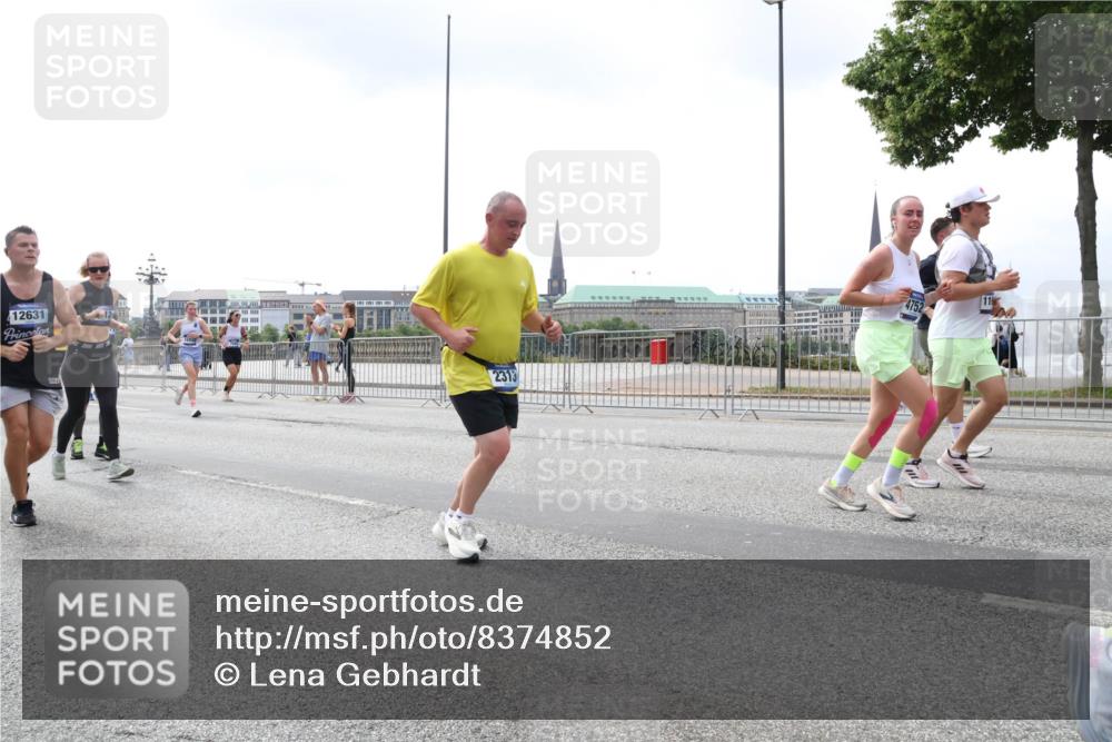 29.06.2025 - hella hamburg halbmarathon Lena Gebhardt http://msf.ph/oto/8374852 29.06.2025 10:39:57 Lombardsbrücke 12631, 12, 2313, 4752, 1058, 1076, 1291, 1586, 1691, 1899, 2019, 2254, 2313, 2572, 2578, 2866, 2888, 2976, 3046, 3237, 3515, 3607, 3808, 3882, 3883, 3884, 4173, 4271, 4298, 4471, 4609, 4752, 5045, 5229, 5263, 5654, 5701, 5877, 5901, 6097, 6321, 6427, 6428, 6548, 6698, 6719, 6726, 6739, 6750, 6890, 6920, 7045, 7053, 7125, 7199, 7429, 7455, 7456, 8107, 8612, 8995, 9569, 9698, 9747, 9777, 10441 meine-sportfotos.de