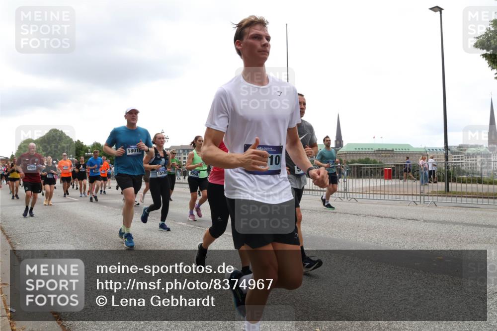 29.06.2025 - hella hamburg halbmarathon Lena Gebhardt http://msf.ph/oto/8374967 29.06.2025 10:49:10 Lombardsbrücke 6566, 18016, 15100, 7, 10, 1525, 2067, 2160, 2395, 2437, 2438, 2527, 2541, 2713, 2792, 2927, 3070, 3086, 3183, 3215, 3232, 3253, 3383, 4403, 4525, 4527, 4589, 4769, 4809, 5010, 5106, 5118, 5463, 5479, 5480, 5551, 6015, 6437, 6566, 6979, 6989, 7062, 7203, 7301, 7931, 7936, 8549, 9245, 9261, 9341, 9359, 9552, 10033, 10038, 10081, 10130, 10333, 10366, 10479, 10524, 10654, 10656, 10782, 10785, 11000, 11031, 11192, 11364, 11365, 11558 meine-sportfotos.de