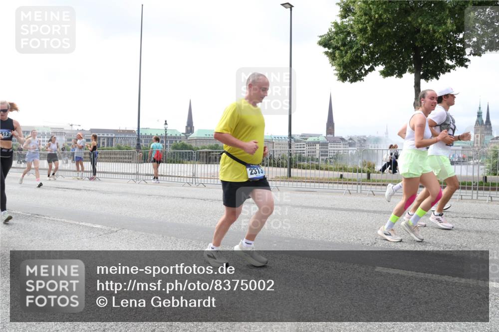 29.06.2025 - hella hamburg halbmarathon Lena Gebhardt http://msf.ph/oto/8375002 29.06.2025 10:39:57 Lombardsbrücke 12, 2313, 1058, 1076, 1291, 1586, 1691, 1899, 2019, 2254, 2313, 2572, 2578, 2866, 2888, 2976, 3046, 3237, 3515, 3607, 3808, 3882, 3883, 3884, 4173, 4271, 4298, 4471, 4609, 4752, 5045, 5229, 5263, 5654, 5701, 5877, 5901, 6097, 6321, 6427, 6428, 6548, 6698, 6719, 6726, 6739, 6750, 6890, 6920, 7045, 7053, 7125, 7199, 7429, 7455, 7456, 8107, 8612, 8995, 9569, 9698, 9747, 9777, 10441 meine-sportfotos.de