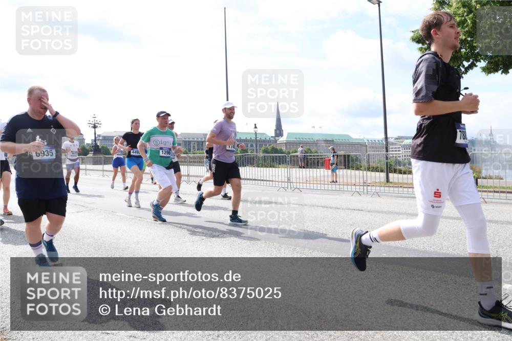 29.06.2025 - hella hamburg halbmarathon Lena Gebhardt http://msf.ph/oto/8375025 29.06.2025 10:15:08 Lombardsbrücke 6935, 4495, 1296, 1071, 1296, 1379, 1524, 1575, 1745, 2046, 2140, 2281, 2601, 2690, 2720, 3025, 3454, 3507, 3509, 3513, 3650, 3691, 3844, 4495, 4641, 5191, 5271, 5608, 5800, 5981, 5986, 6181, 6248, 6317, 6935, 7195, 7439, 7452, 7809, 7810, 7881, 8055, 8237, 8239, 8256, 8275, 8522, 8563, 8609, 8755, 8854, 9113, 9173, 9307, 9423, 9556, 9663, 9709, 9847, 9911, 9975, 9997, 10391, 10589, 10717, 10858, 10963, 11271, 11598, 13453, 13500, 15150, 15740 meine-sportfotos.de
