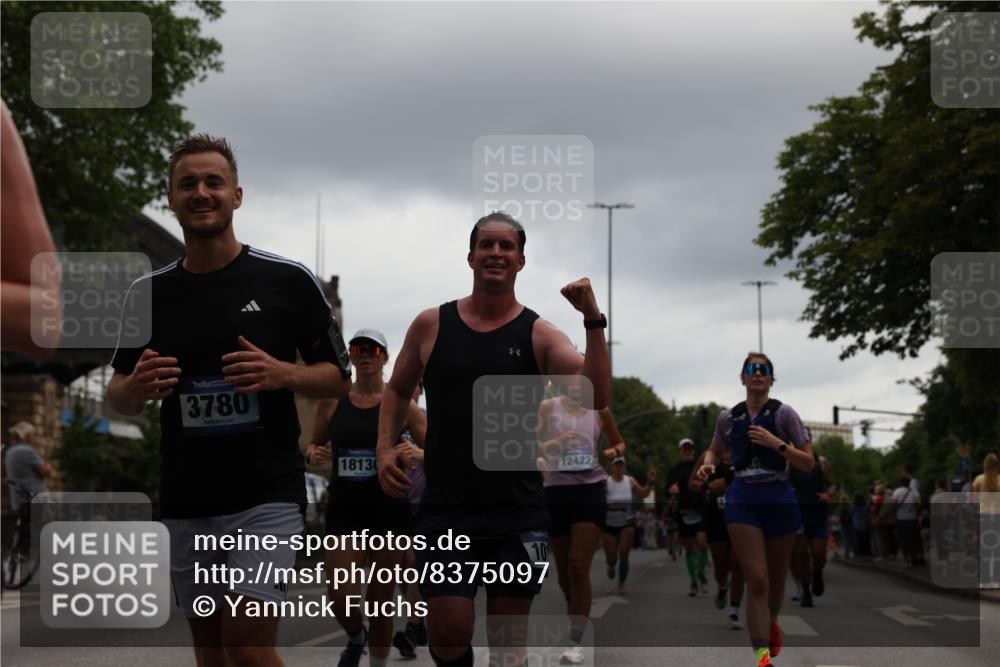 29.06.2025 - hella hamburg halbmarathon Yannick Fuchs http://msf.ph/oto/8375097 29.06.2025 10:54:07 20KM 1019, 1544, 2011, 2091, 2167, 2730, 3169, 3780, 4013, 5272, 6327, 6470, 7259, 8509, 8749, 9006, 9434, 9741, 10271, 10281, 10301, 12422, 12446, 13036, 13847, 13993, 14224, 14471, 14577, 14823, 15083, 15344, 15673, 15901, 16439, 16608, 18130, 18200, 18202, 18254, 18624, 18701, 19178 meine-sportfotos.de