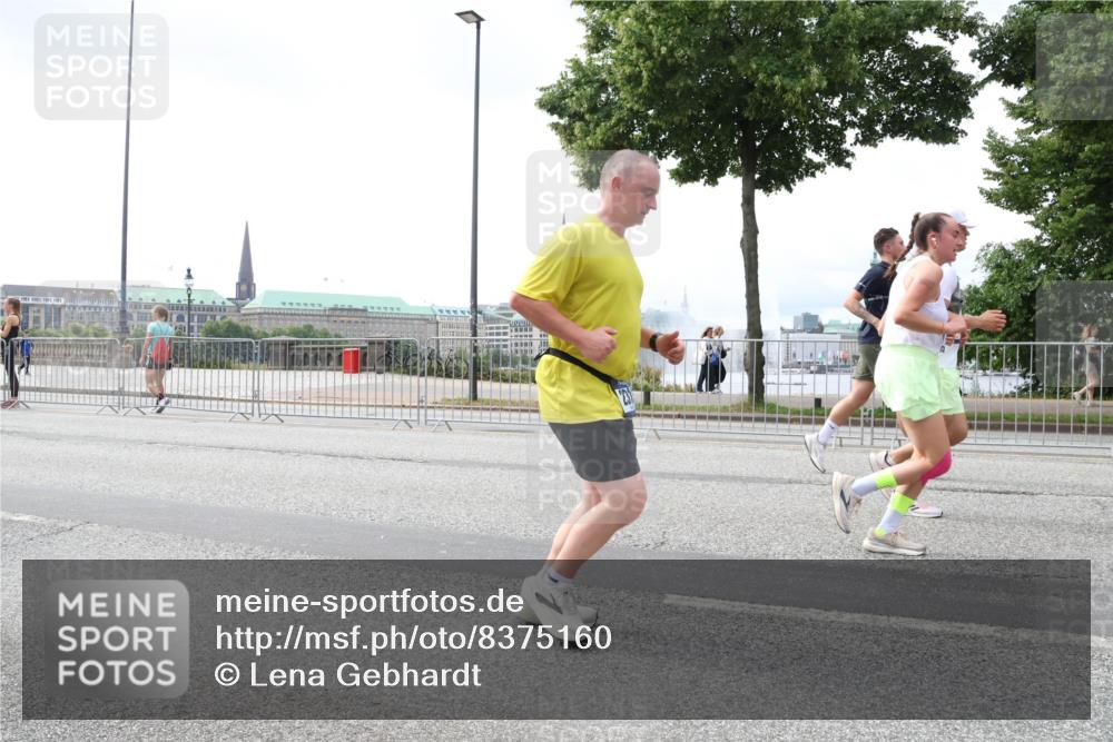29.06.2025 - hella hamburg halbmarathon Lena Gebhardt http://msf.ph/oto/8375160 29.06.2025 10:39:57 Lombardsbrücke 1058, 1076, 1291, 1586, 1691, 1899, 2019, 2254, 2313, 2572, 2578, 2866, 2888, 2976, 3046, 3237, 3515, 3607, 3808, 3882, 3883, 3884, 4173, 4271, 4298, 4471, 4609, 4752, 5045, 5229, 5263, 5654, 5701, 5877, 5901, 6097, 6321, 6427, 6428, 6548, 6698, 6719, 6726, 6739, 6750, 6890, 6920, 7045, 7053, 7125, 7199, 7429, 7455, 7456, 8107, 8612, 8995, 9569, 9698, 9747, 9777, 10441 meine-sportfotos.de