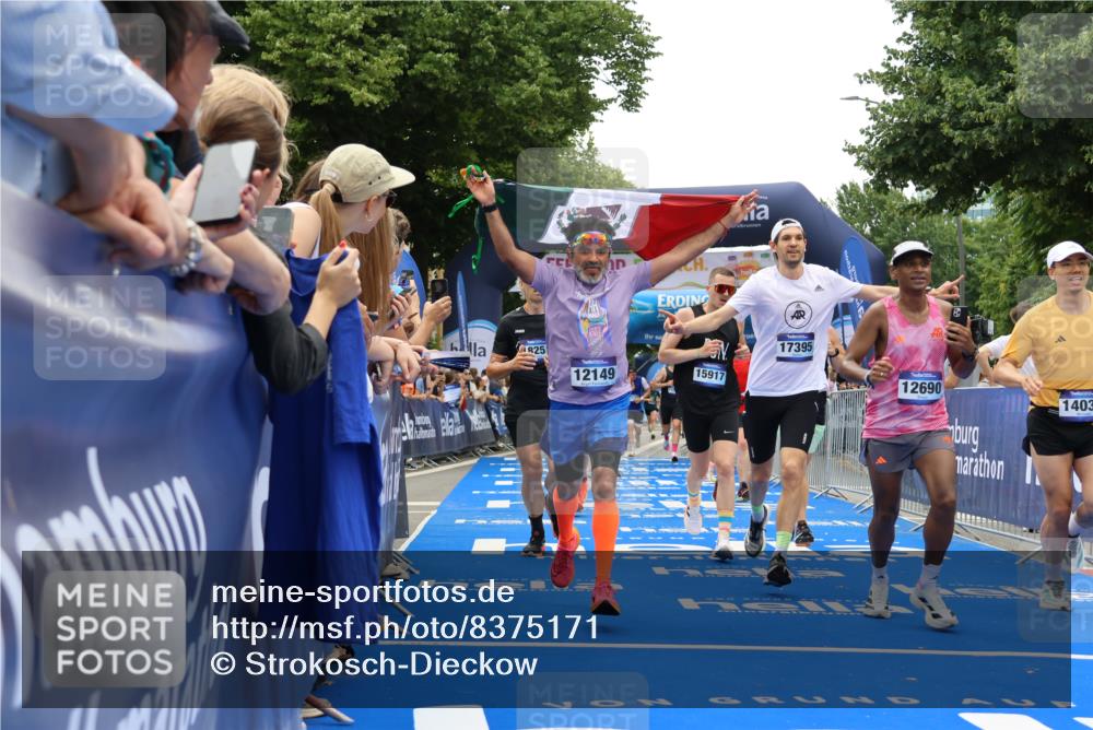 29.06.2025 - hella hamburg halbmarathon Strokosch-Dieckow http://msf.ph/oto/8375171 29.06.2025 10:48:30 Ziel 1163, 1176, 2213, 3747, 4553, 5362, 5421, 6081, 9262, 9538, 10000, 10859, 10860, 11451, 11579, 12149, 12549, 12690, 12840, 13962, 14033, 14990, 15573, 15808, 15917, 17395, 17855, 18251, 18790, 18815, 18923 meine-sportfotos.de