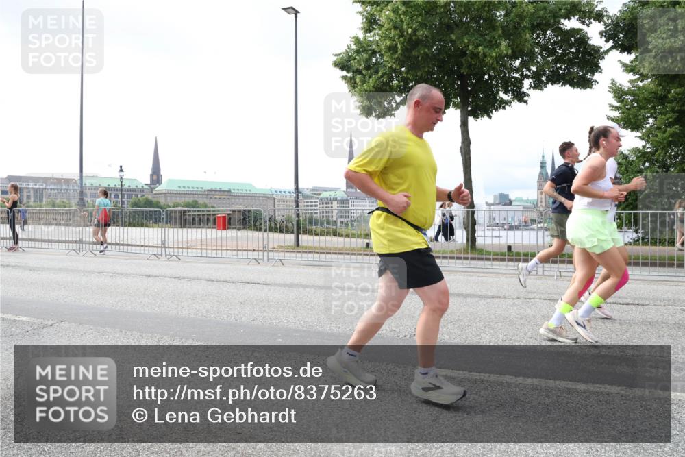 29.06.2025 - hella hamburg halbmarathon Lena Gebhardt http://msf.ph/oto/8375263 29.06.2025 10:39:57 Lombardsbrücke 1058, 1076, 1291, 1586, 1691, 1899, 2019, 2254, 2313, 2572, 2578, 2866, 2888, 2976, 3046, 3237, 3515, 3607, 3808, 3882, 3883, 3884, 4173, 4271, 4298, 4471, 4609, 4752, 5045, 5229, 5263, 5654, 5701, 5877, 5901, 6097, 6321, 6427, 6428, 6548, 6698, 6719, 6726, 6739, 6750, 6890, 6920, 7045, 7053, 7125, 7199, 7429, 7455, 7456, 8107, 8612, 8995, 9569, 9698, 9747, 9777, 10441 meine-sportfotos.de