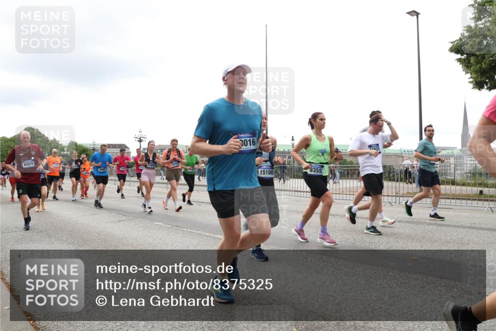 29.06.2025 - hella hamburg halbmarathon Lena Gebhardt http://msf.ph/oto/8375325 29.06.2025 10:49:11 Lombardsbrücke 6566, 96, 17693, 15771, 3016, 15100, 9359, 5631, 1525, 2067, 2160, 2395, 2437, 2438, 2527, 2541, 2713, 2792, 2927, 3070, 3086, 3183, 3215, 3232, 3253, 3383, 4403, 4525, 4527, 4589, 4769, 4809, 5010, 5106, 5118, 5463, 5479, 5480, 5551, 6015, 6437, 6566, 6979, 6989, 7062, 7203, 7301, 7650, 7931, 7936, 8549, 9245, 9261, 9341, 9359, 9552, 10033, 10038, 10081, 10130, 10333, 10366, 10479, 10524, 10654, 10656, 10782, 10785, 11000, 11031, 11192, 11364, 11365, 11558 meine-sportfotos.de