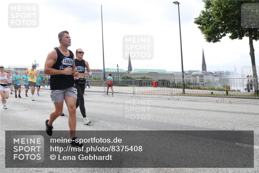 29.06.2025 - hella hamburg halbmarathon Lena Gebhardt http://msf.ph/oto/8375408 29.06.2025 10:39:58 Lombardsbrücke 12631, 8612, 1058, 1076, 1291, 1586, 1691, 1899, 2019, 2254, 2313, 2515, 2572, 2578, 2866, 2888, 2976, 3046, 3237, 3515, 3607, 3808, 3882, 3883, 3884, 4173, 4271, 4298, 4471, 4609, 4752, 5045, 5229, 5263, 5654, 5701, 5877, 5901, 6097, 6427, 6428, 6548, 6698, 6719, 6726, 6739, 6750, 6866, 6876, 6890, 6920, 7045, 7053, 7125, 7174, 7199, 7429, 7455, 7456, 7675, 7850, 8107, 8612, 8995, 9569, 9698, 9747, 9777, 10441 meine-sportfotos.de