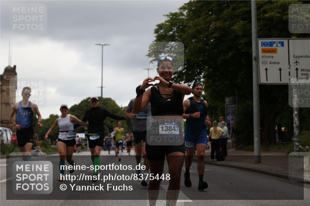 29.06.2025 - hella hamburg halbmarathon Yannick Fuchs http://msf.ph/oto/8375448 29.06.2025 10:54:10 20KM 1019, 1544, 2011, 2091, 2167, 2730, 3169, 3780, 4013, 5272, 7259, 8003, 8509, 8749, 9006, 9434, 10271, 10281, 10301, 11041, 12422, 12446, 13847, 13993, 14224, 14577, 14823, 15344, 15673, 15901, 16439, 16608, 17825, 18130, 18200, 18202, 18254, 18624, 18701, 19159 meine-sportfotos.de