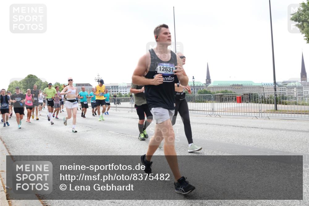 29.06.2025 - hella hamburg halbmarathon Lena Gebhardt http://msf.ph/oto/8375482 29.06.2025 10:39:58 Lombardsbrücke 8622, 18157, 11874, 3644, 12631, 1058, 1076, 1291, 1586, 1691, 1899, 2019, 2254, 2313, 2515, 2572, 2578, 2866, 2888, 2976, 3046, 3237, 3515, 3607, 3808, 3882, 3883, 3884, 4173, 4271, 4298, 4471, 4609, 4752, 5045, 5229, 5263, 5654, 5701, 5877, 5901, 6097, 6427, 6428, 6548, 6698, 6719, 6726, 6739, 6750, 6866, 6876, 6890, 6920, 7045, 7053, 7125, 7174, 7199, 7429, 7455, 7456, 7675, 7850, 8107, 8612, 8995, 9569, 9698, 9747, 9777, 10441 meine-sportfotos.de