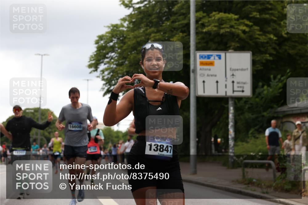 29.06.2025 - hella hamburg halbmarathon Yannick Fuchs http://msf.ph/oto/8375490 29.06.2025 10:54:11 20KM 1019, 1544, 2011, 2091, 2167, 2730, 3169, 3780, 4013, 5272, 7259, 8003, 8509, 8749, 9006, 9434, 10271, 10281, 10301, 11041, 11366, 12422, 12446, 13847, 13993, 14224, 14577, 14823, 15344, 15673, 15901, 16439, 16608, 17825, 18130, 18200, 18202, 18254, 18624, 18701, 19159 meine-sportfotos.de