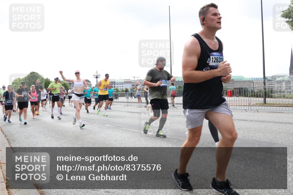 29.06.2025 - hella hamburg halbmarathon Lena Gebhardt http://msf.ph/oto/8375576 29.06.2025 10:39:58 Lombardsbrücke 8622, 18157, 11874, 66, 7371, 412631, 1058, 1076, 1291, 1586, 1691, 1899, 2019, 2254, 2313, 2515, 2572, 2578, 2866, 2888, 2976, 3046, 3237, 3515, 3607, 3808, 3882, 3883, 3884, 4173, 4271, 4298, 4471, 4609, 4752, 5045, 5229, 5263, 5654, 5701, 5877, 5901, 6097, 6427, 6428, 6548, 6698, 6719, 6726, 6739, 6750, 6866, 6876, 6890, 6920, 7045, 7053, 7125, 7174, 7199, 7429, 7455, 7456, 7675, 7850, 8107, 8612, 8995, 9569, 9698, 9747, 9777, 10441 meine-sportfotos.de
